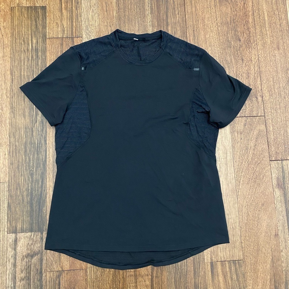 Lululemon men's black workout shirt metaltech Large